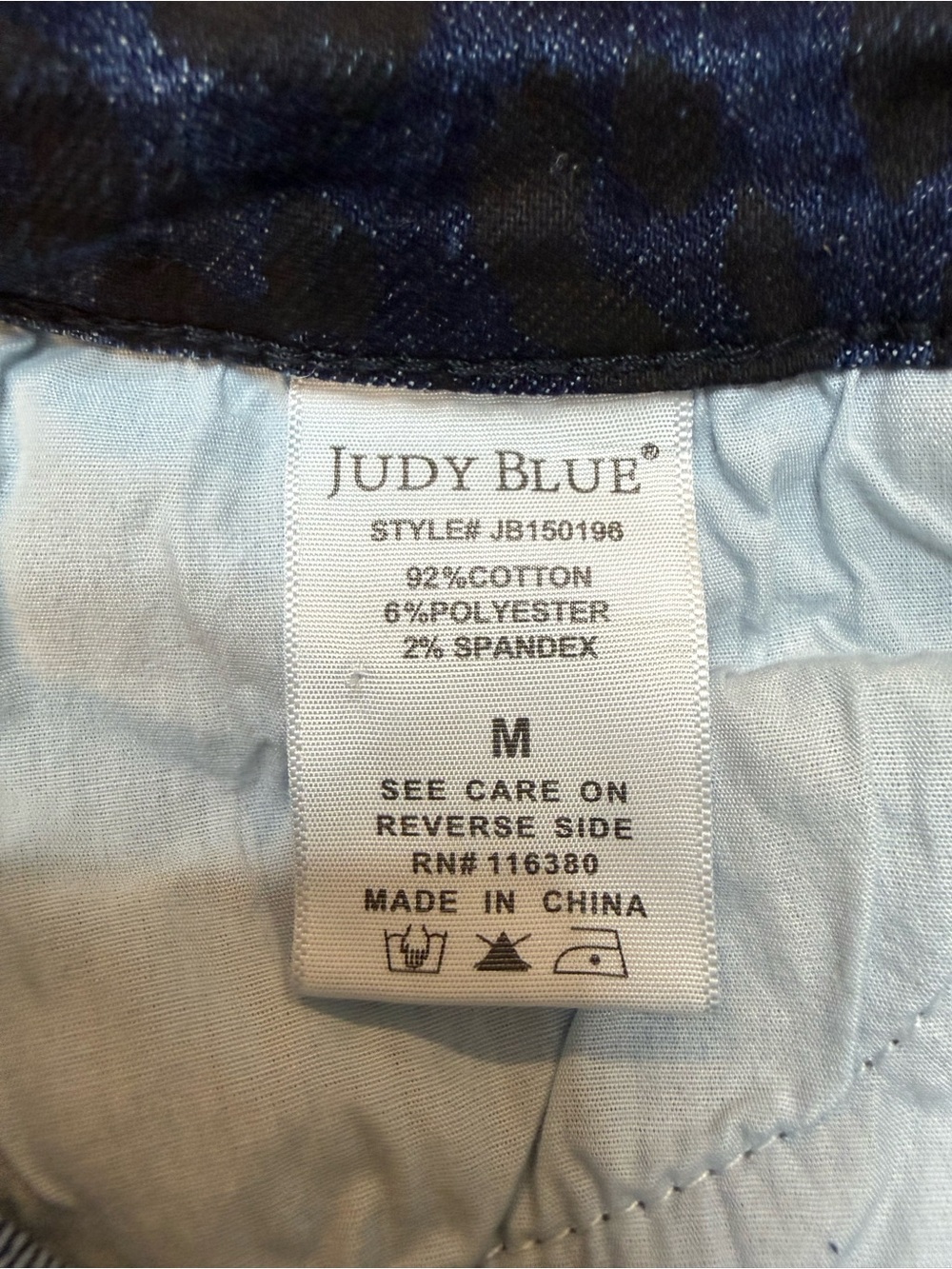 Judy Blue Women’s Blue Leopard Print Mod-Ruse Fray Hem Shorts - Size Medium - Picture 7 of 8